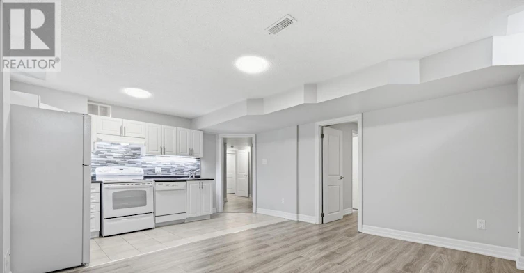 527 Halo Street, Oshawa, ON, L1L 0H9 - 8