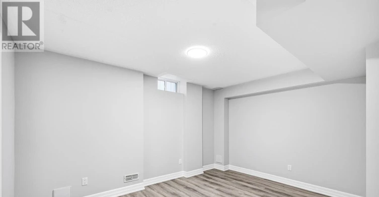 527 Halo Street, Oshawa, ON, L1L 0H9 - 9