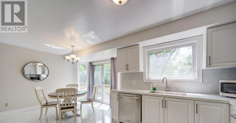25 Yongehurst Road, Richmond Hill, ON, L4C 3T3 - 11