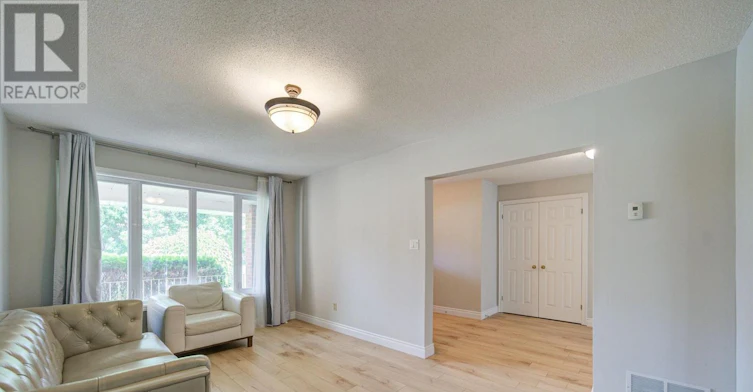 25 Yongehurst Road, Richmond Hill, ON, L4C 3T3 - 7