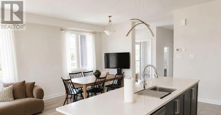 242 Calvington Avenue, Ottawa, ON, K2T 0P9 - 4