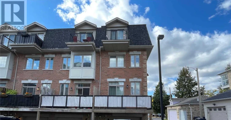 31 Ted Reeve Drive, Toronto, ON, M4E 3T7 - 4