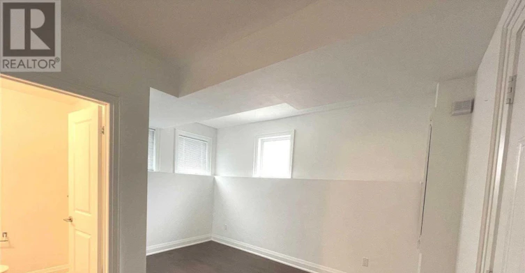 31 Ted Reeve Drive, Toronto, ON, M4E 3T7 - 32