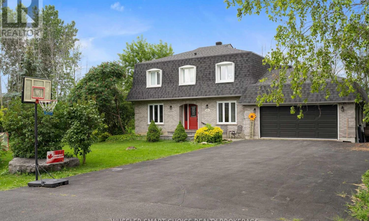 7 Loyalist Crescent