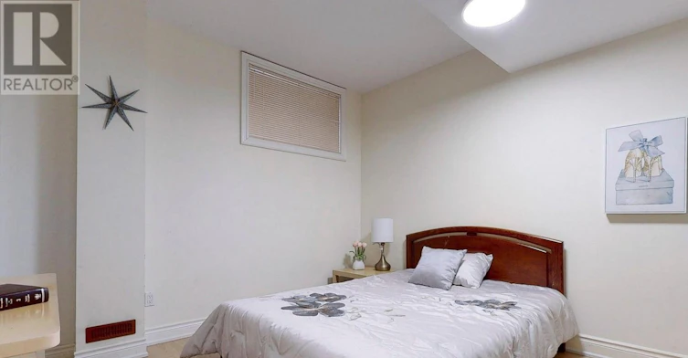 75 Green Meadows Circle, Toronto, ON, M2J 5G6 - 8