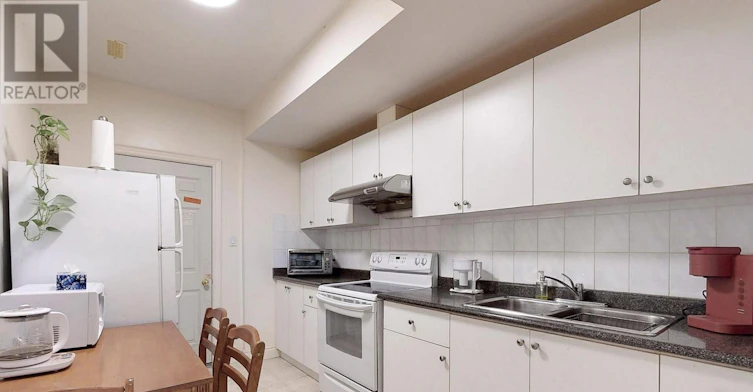 75 Green Meadows Circle, Toronto, ON, M2J 5G6 - 4