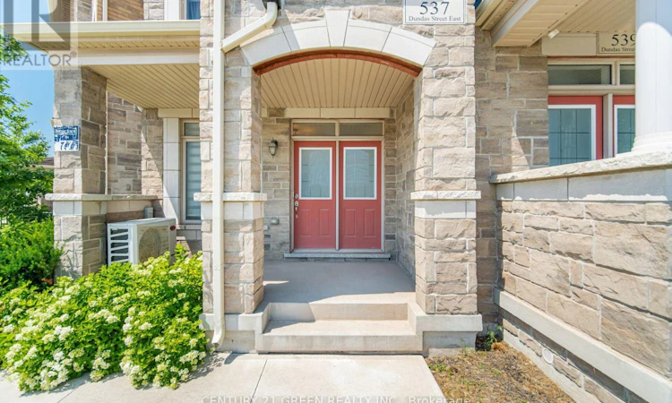 537 Dundas Street E