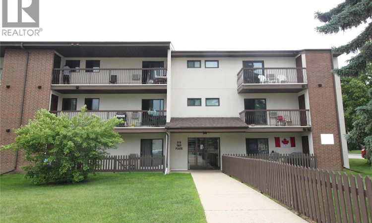 305-215 Tait Place