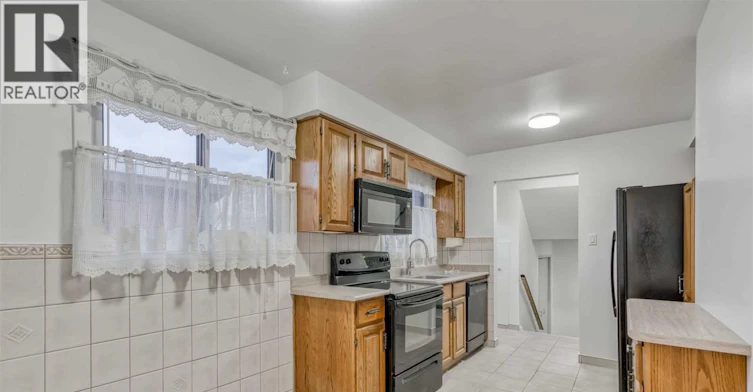 MAIN-1473 Freeport Drive, Mississauga, ON, L5C 1S7 - 2