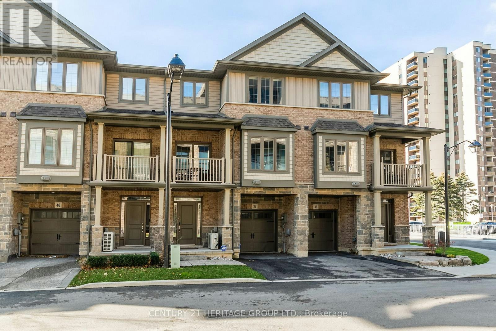 38 Southshore Crescent, Hamilton, ON, L8E 0J3