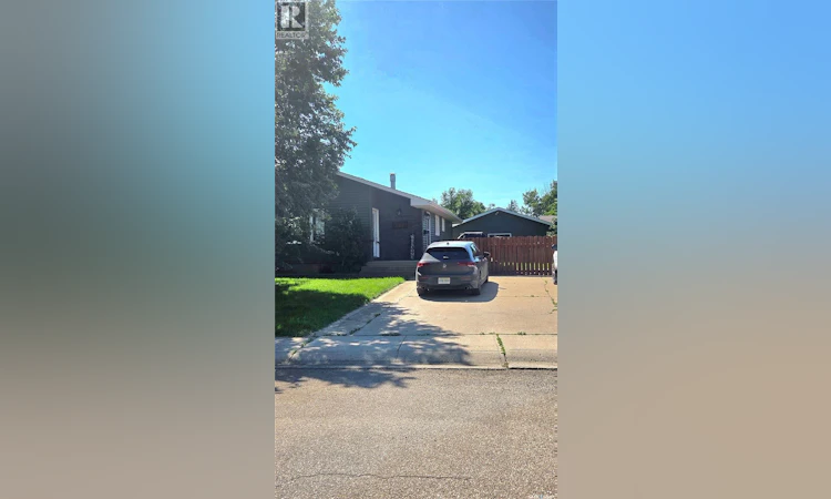 1322 Queen Crescent