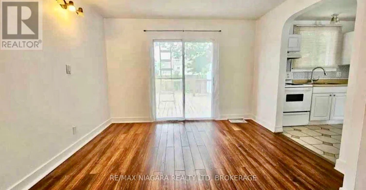 UPPER-5634 Drummond Road, Niagara Falls, ON, L2G 4L4 - 2