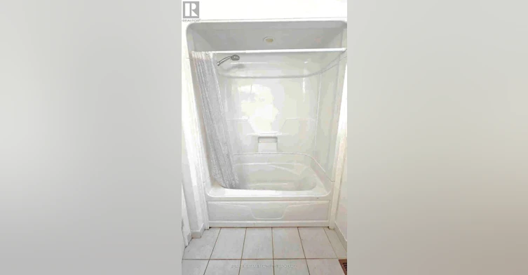 UPPER-5634 Drummond Road, Niagara Falls, ON, L2G 4L4 - 8