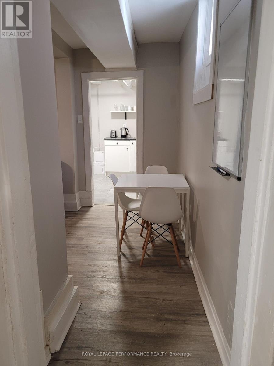 721 B Cooper Street, Ottawa, ON, K1R 5J5 - 8