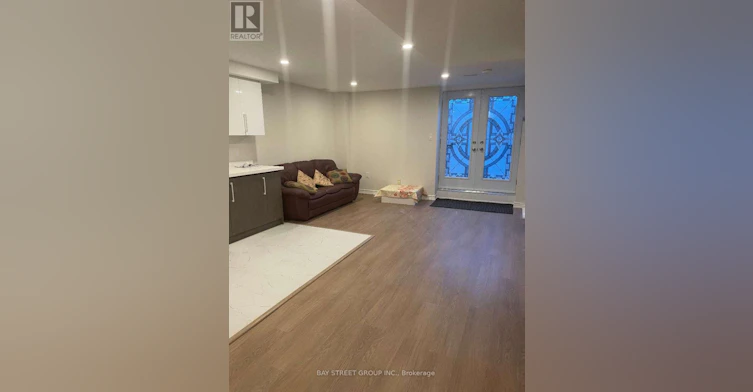 32 Herefordshire Crescent, East Gwillimbury, ON, L9N 0B7 - 2
