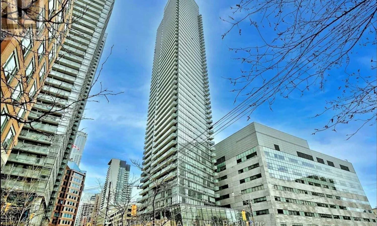 1309-832 Bay Street