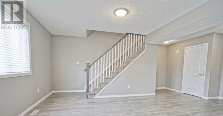 6-17 Cheltenham Road, Barrie, ON, L4M 0E7 - 2