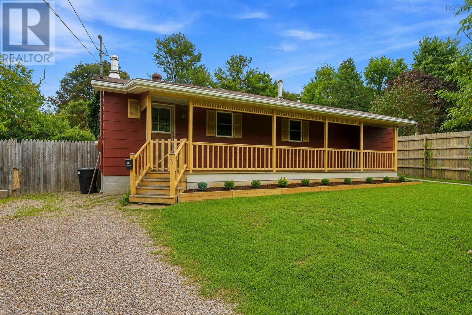 35 Colonial Crescent, New Minas, NS, B4N 4M6
