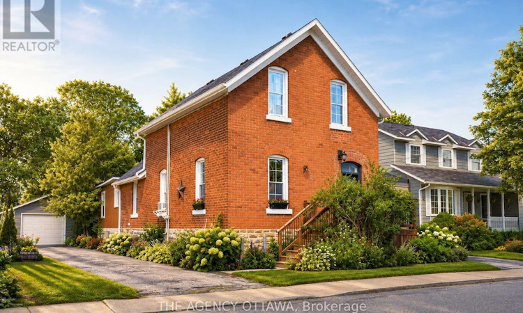 A & B-33 Napoleon Street