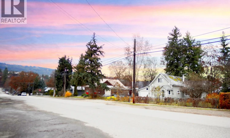 607 Regent Avenue
