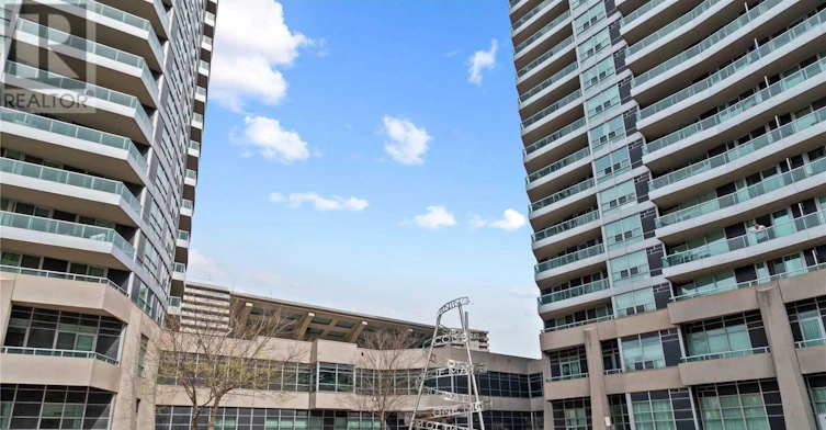 TP2709-33 Elm Drive W, Mississauga, ON, L5B 4M2