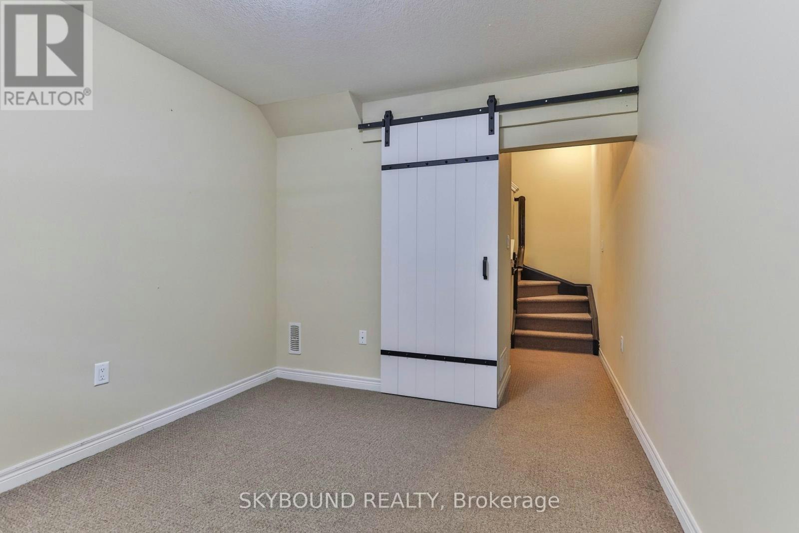 2 Egleston Lane, Hamilton, ON, L9G 0G7 - 3