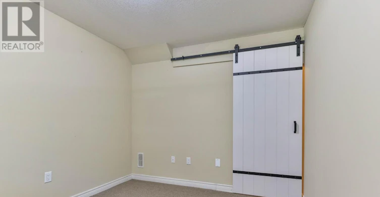 2 Egleston Lane, Hamilton, ON, L9G 0G7 - 4