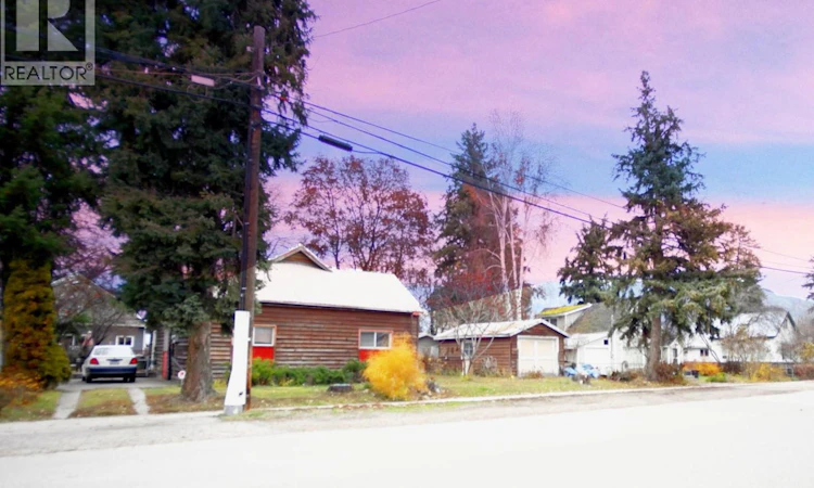 611 Regent Avenue
