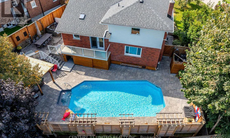 114 Oakwood Crescent