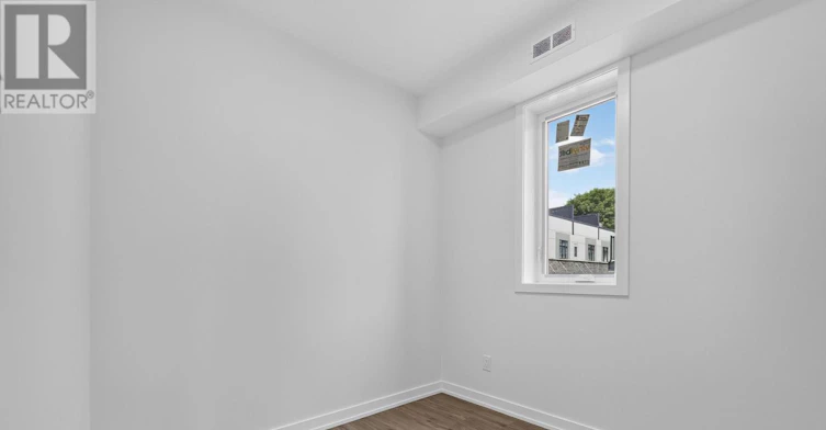 944 Woodroffe Avenue, Ottawa, ON, K2A 3R7 - 10