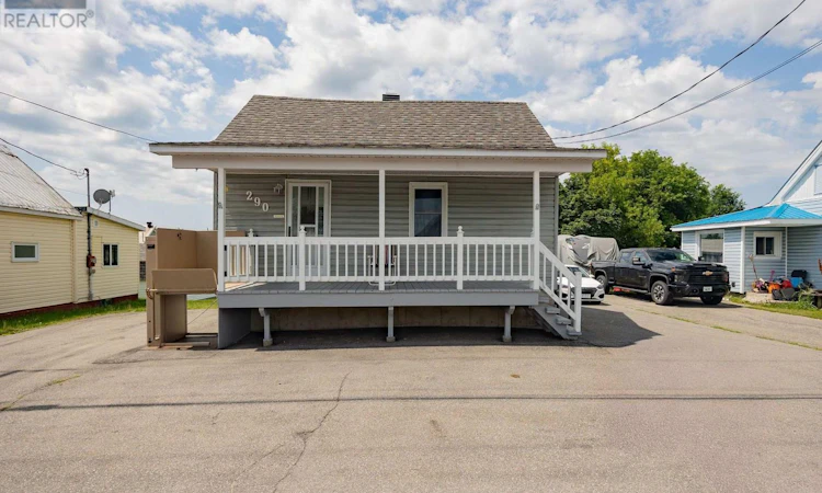 290 Boundary Road EAST