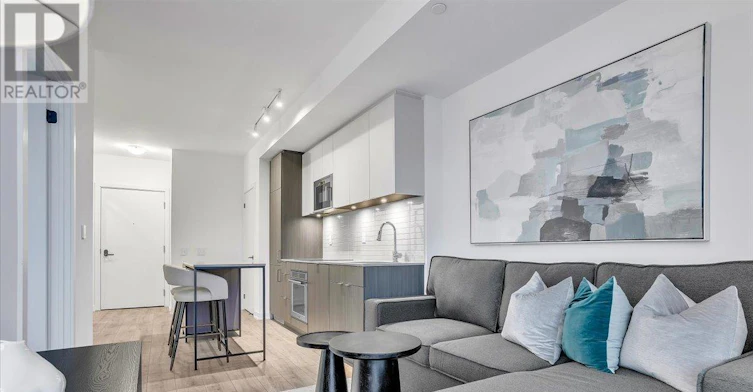 205-215 Lakeshore Road W, Mississauga, ON, L5H 1G5 - 3