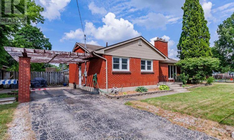 1721 Moffatt Avenue