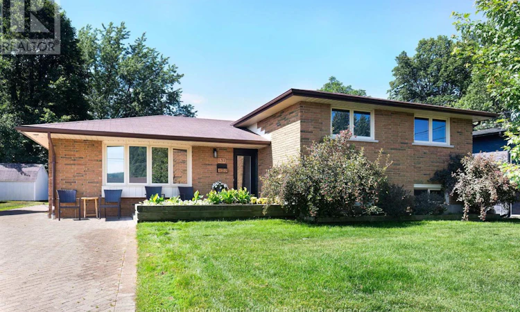 131 Coreen Crescent
