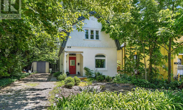 17 Woodward Avenue