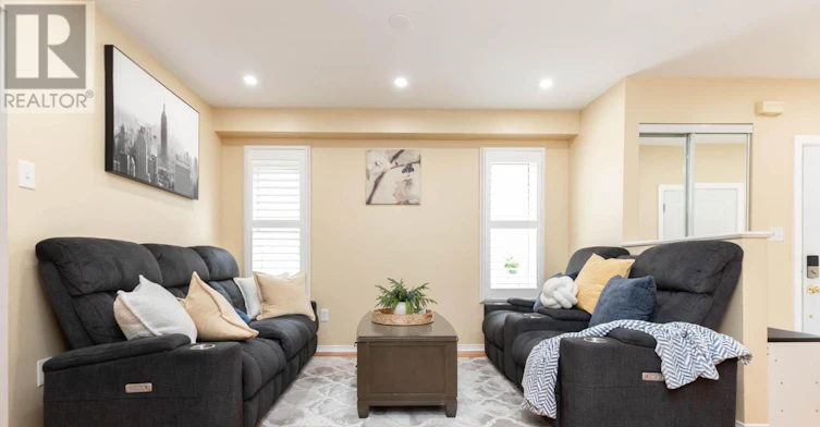 25 Pine Gate Place, Whitby, ON, L1R 2M5 - 2