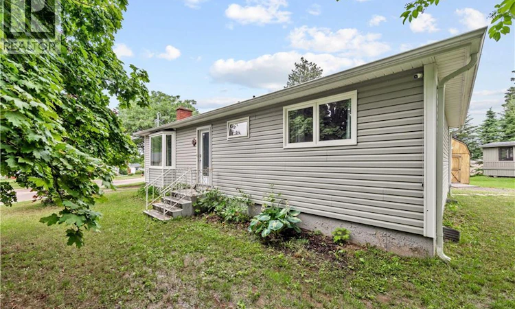 3 Downsview Avenue