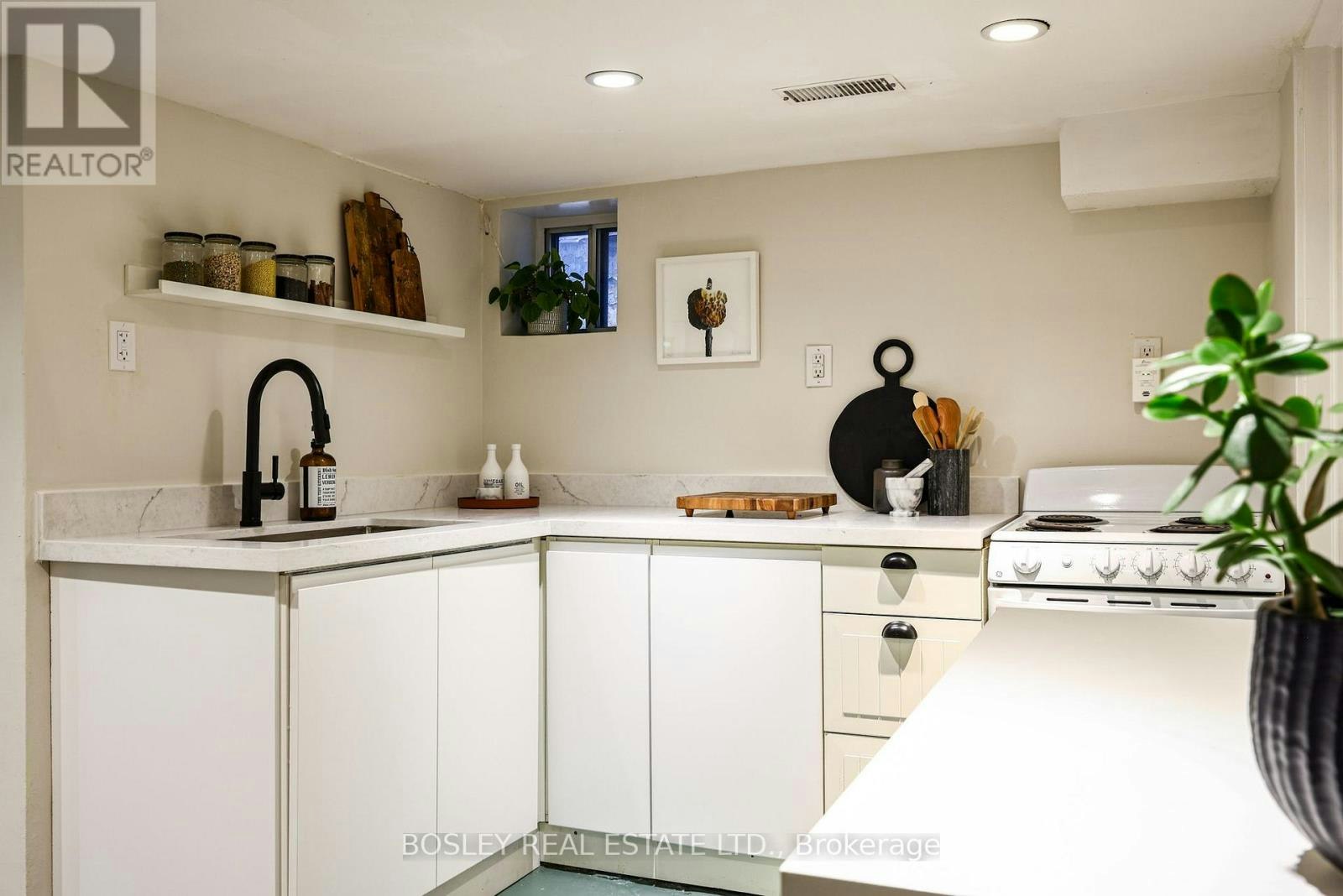 BSMT-16 Hallam Street, Toronto, ON, M6G 1W2 - 16