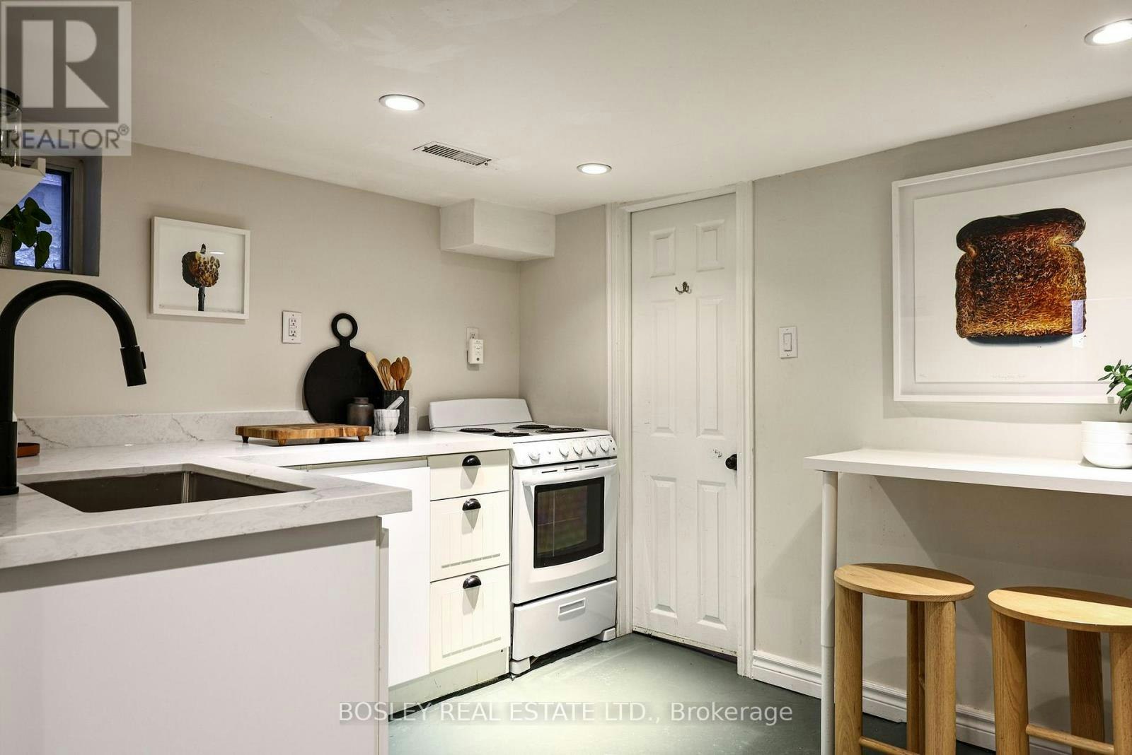 BSMT-16 Hallam Street, Toronto, ON, M6G 1W2 - 17