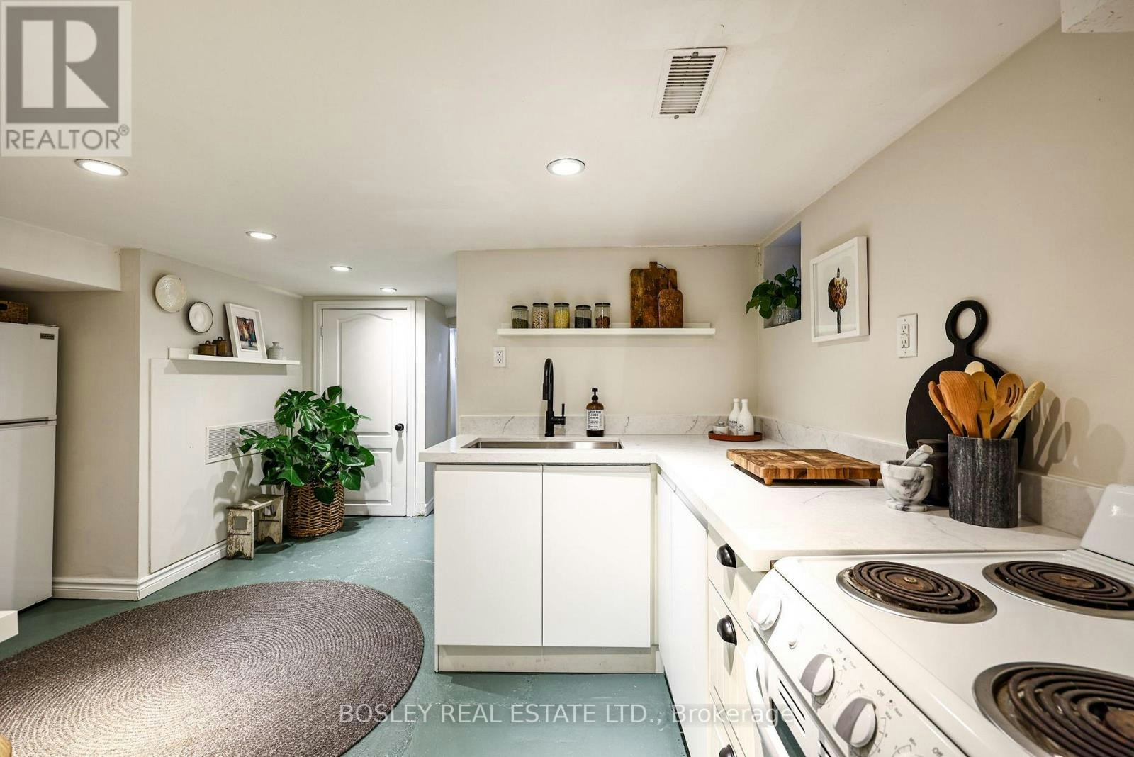 BSMT-16 Hallam Street, Toronto, ON, M6G 1W2 - 14