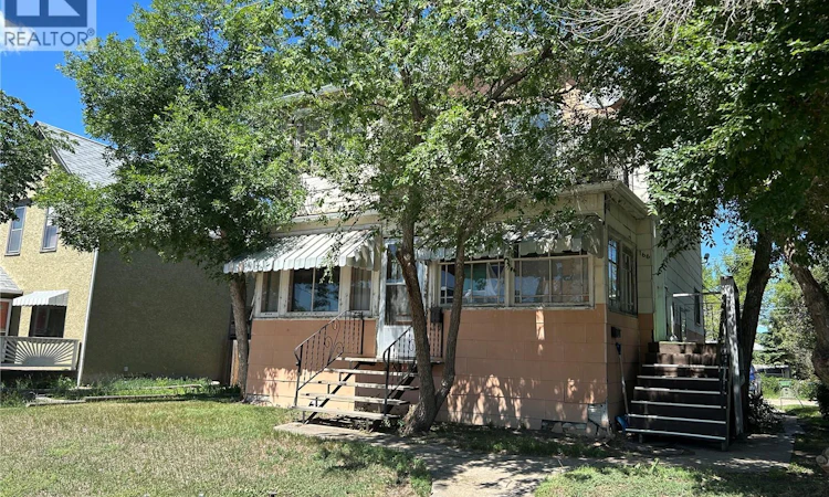 168 Athabasca Street W