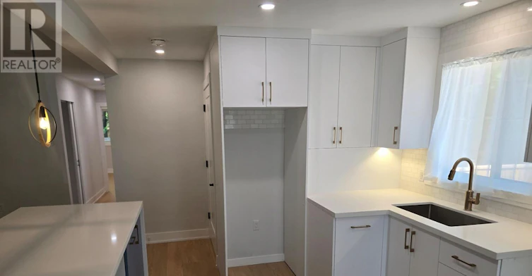 MAIN-69 Marlin Court, Newmarket, ON, L3Y 2W7 - 10