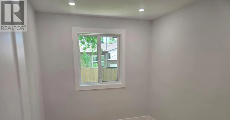 MAIN-69 Marlin Court, Newmarket, ON, L3Y 2W7 - 12