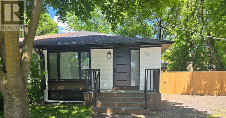 MAIN-69 Marlin Court, Newmarket, ON, L3Y 2W7