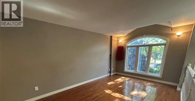 4665 Fontana Avenue, Windsor, ON, N9G 3E1 - 2