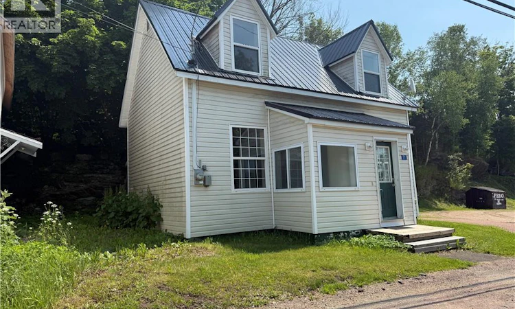 7 Woodlawn Road