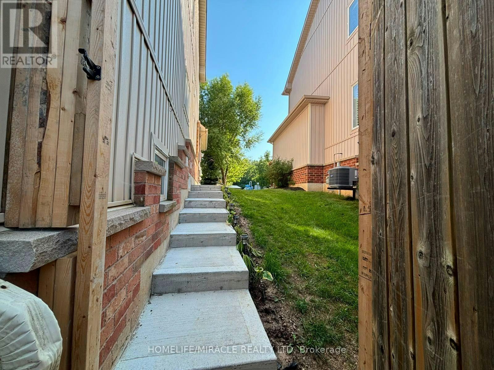28 Meadowglen Boulevard, Halton Hills, ON, L7G 0B7 - 7