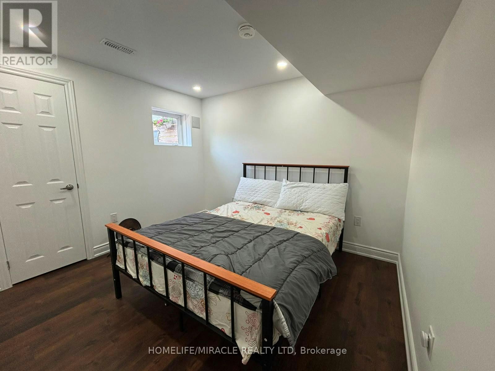 28 Meadowglen Boulevard, Halton Hills, ON, L7G 0B7 - 4