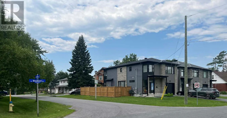 484 Woodland Avenue, Ottawa, ON, K2B 7C1 - 2