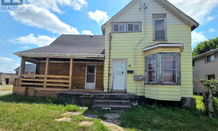 327 Douglas Street